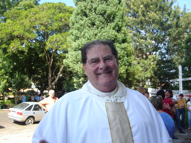 Padre Miguel Carlos Dametto.