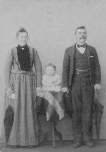 Maria Simon e José Dametto com o primeiro filho, Roberto Angelo.