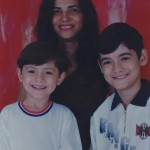 Clemar da Silva Dametto com os filhos         Luciano (*28/04/1992) e Marcos (*12/05/1986).