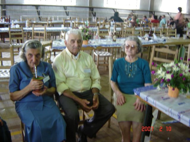 Tia Maria Slaviero Parisotto e irmãos Agostinho e Carmelinda Parisotto.