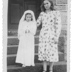 Elzira Dametto e madrinha Maria Santa Dametto no dia da primeira Eucaristia. Anta Gorda - RS, c. 1955.