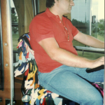 José Antonio Dametto dirigindo ônibus da Destur, c. 1999.