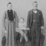 Maria Simon e José Dametto com o primeiro filho, Roberto Angelo, nascido no dia 21/01/1908.