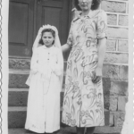 Lourdes Anna Dametto com madrinha Rosa Dametto no dia da primeira Eucaristia. Anta Gorda - RS.