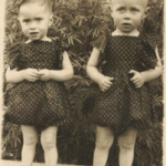 Gêmeos Irineu e Inácio Zaro, filhos de Sabina Dametto e Pedro Zaro, nascidos no dia 05/01/1949.