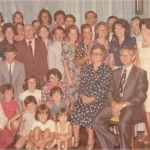 Thereza Dametto e João Chies Primo, com netos nos 50 anos de casamento.
