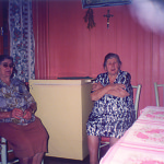 Irmãs Carmelinda e Orsolina Parisotto Dametto. Linha Ouro Verde, Medianeira - Pr, c. 1990.
