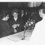 Irmã Amélia Dametto. Profissão Perpétua (com a Ir. Silene Dametto colocando-lhe o anel), dia 4 de março de 1973, na Igreja São Cristóvão, Passo Fundo – RS.