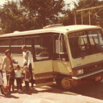 Transporte escolar da família Adelino e Maria Santina Bertotto Dametto para o Colégio São João, Porto Alegre, c. 1975.