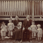 Cecília Dametto e Ricardo Baseggio com cinco filhos pequenos: Armelindo, Armando, Angelo, Ivo, Orlando.