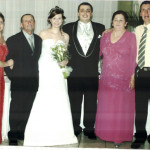 Casamento de Rudimar e Viviane Steffani entre os pais Domingos e Lourdes Chies Steffani e, nas extremidades, o casal Rosimeri Steffani e Jandir Canal.