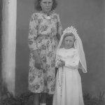 Terezinha Ana Dametto, 1a. comunhão, com a madrinha Rosa Dametto.