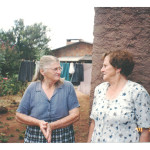 Visita de Fermina e Artemio Zanatta a Tapejara em fevereiro de 2001. Sítio que pertenceu à família de Riccieri Zanatta, hoje com outros moradores.